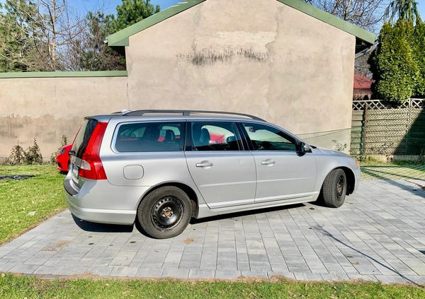 Volvo V70 cena 19000 przebieg: 466000, rok produkcji 2011 z Piastów małe 67